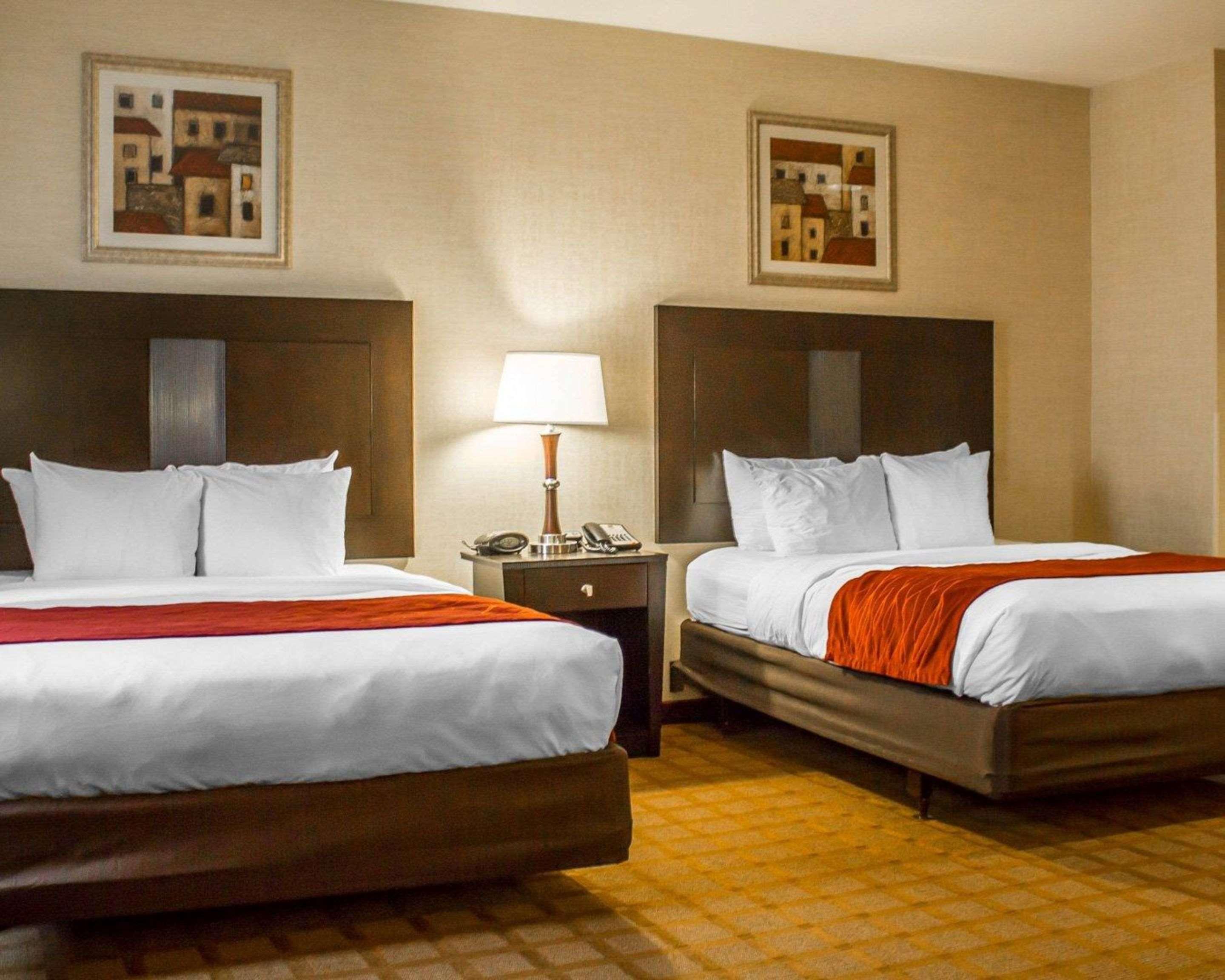 คอมฟอร์ท สวีท Hotel Edinboro ภายนอก รูปภาพ